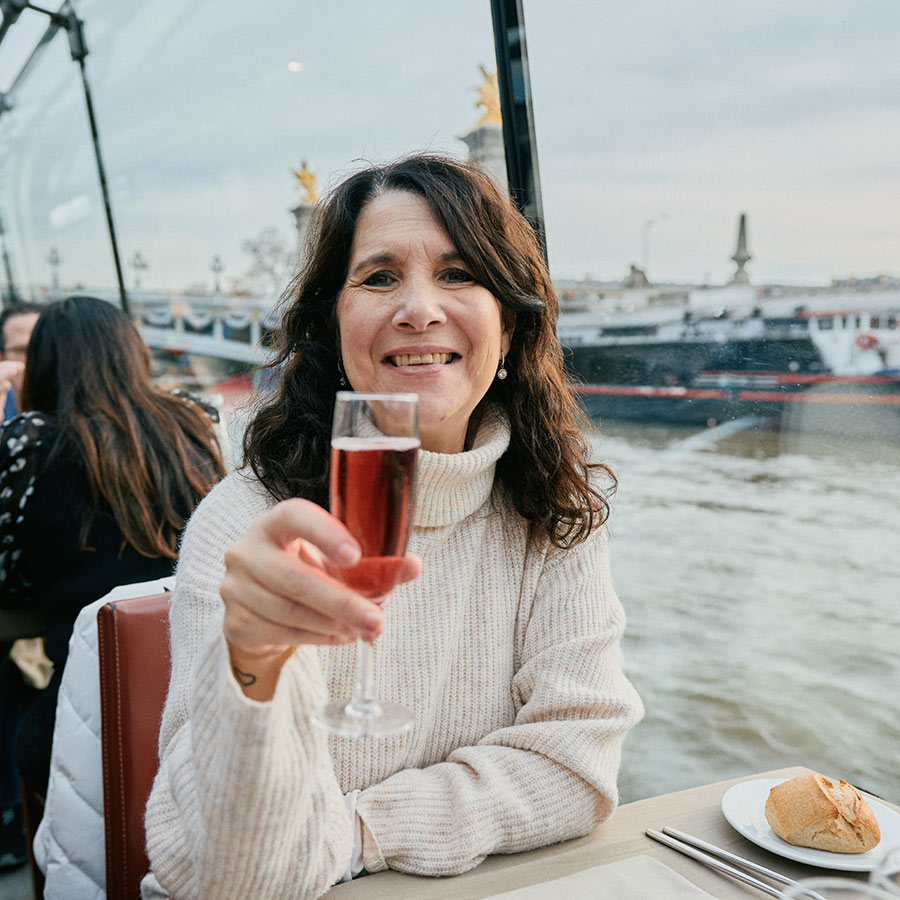 Almuerzo en el río Sena de París embarcación VIP