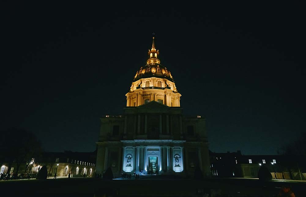 Los inválidos Loca Suelta en París París de noche.