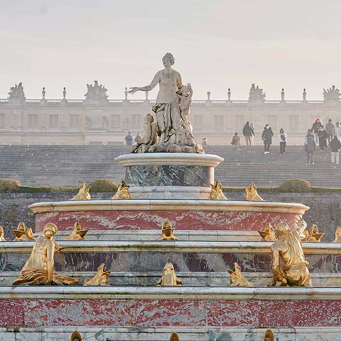 Ir a Versalles desde París. Visita guiada por los jardines.