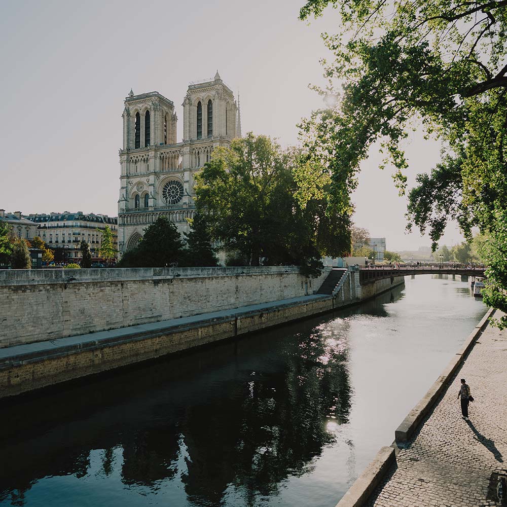 Tour del Centro histórico de París a pie en español. Tour del Centro histórico de París a pie en español.