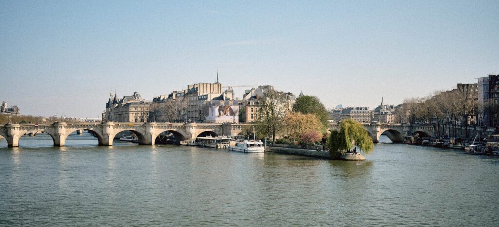 Tours en París en español privados y semi privados. Tours en París en español privados y semi privados.